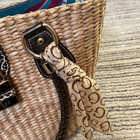 GUESS purse - Picture 3 of 7